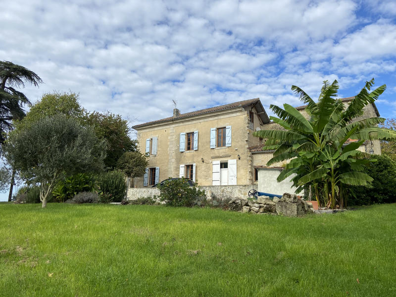 Maison - 220 m² - 8 pièces
