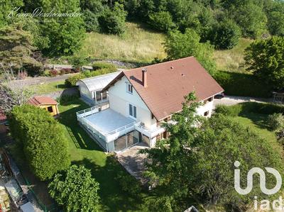 Maison - 208 m² - 8 pièces