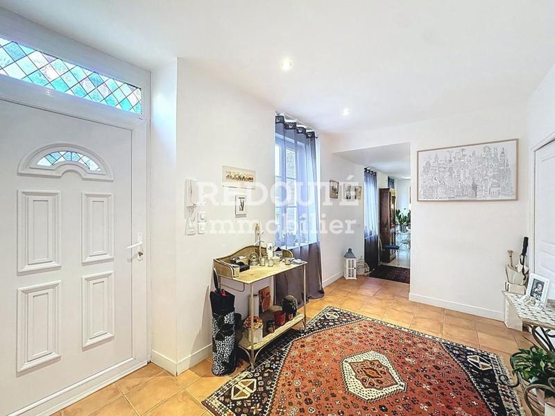 Maison - 212 m² - 6 pièces