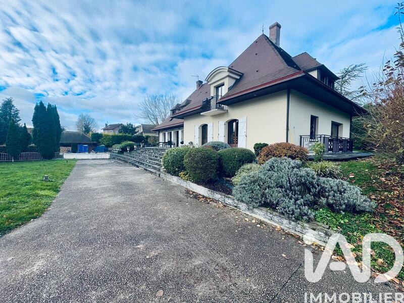 Maison - 410 m² - 12 pièces