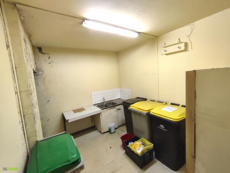 Local commercial - 150 m² - 2 pièces