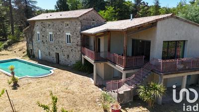 Maison - 241 m² - 7 pièces