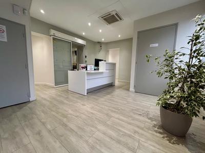 Local commercial - 210 m² - 9 pièces