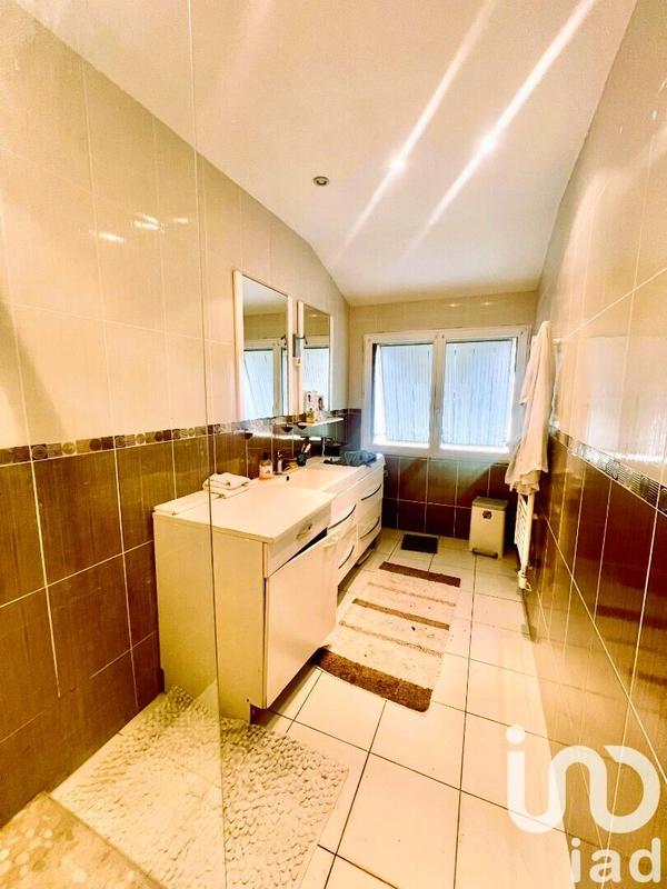 Maison - 250 m² - 10 pièces