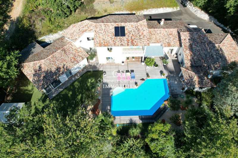 Maison - 350 m² - 10 pièces