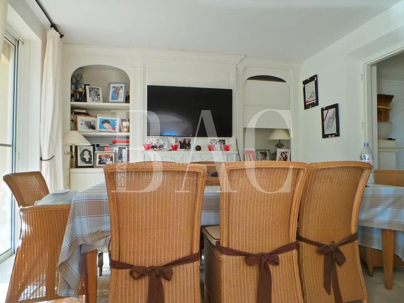 Propriété - 900 m² - 18 pièces