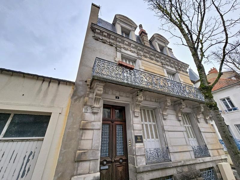 Maison de maîtres - 212 m² - 11 pièces