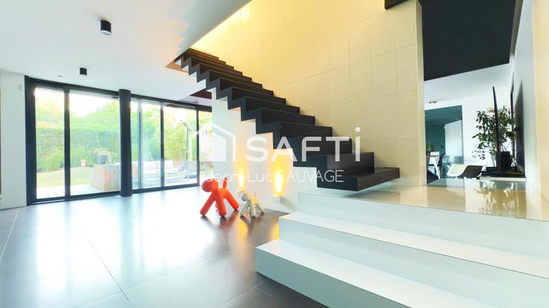 Maison - 210 m² - 5 pièces