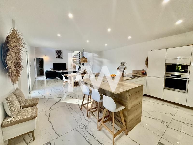 Maison - 180 m² - 5 pièces