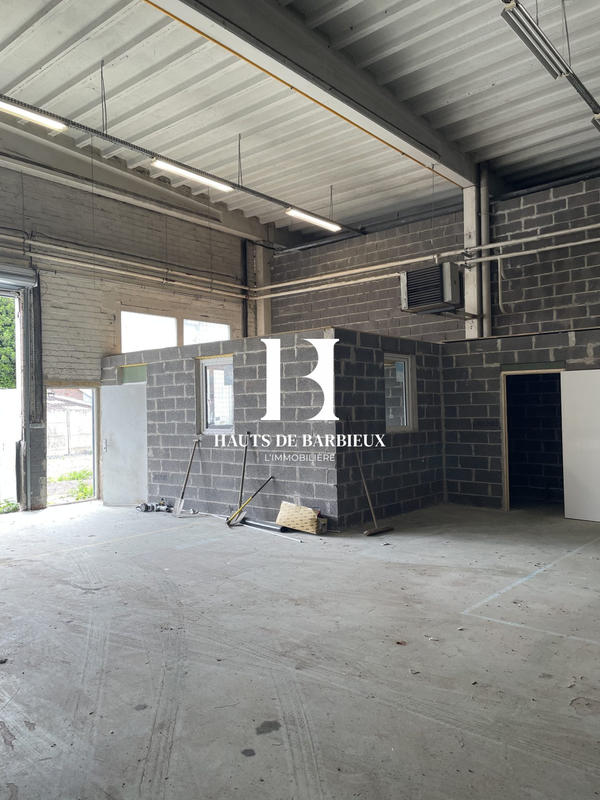 Entrepôt - 400 m²