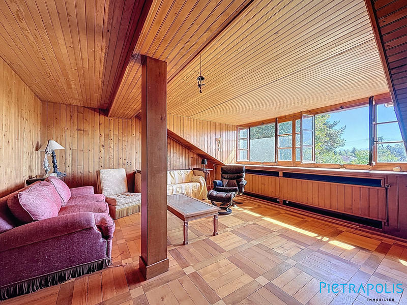 Maison - 850 m² - 12 pièces