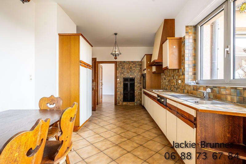 Maison - 220 m² - 6 pièces