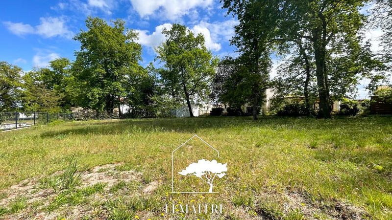 Terrain constructible - 935 m²