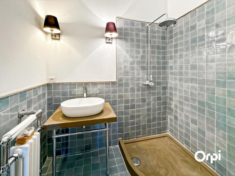 Mas - 261 m² - 6 pièces