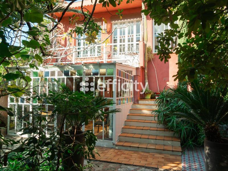 Maison - 236 m² - 6 pièces