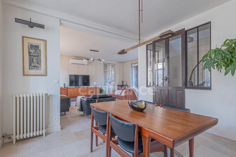 Demeure - 210 m² - 7 pièces