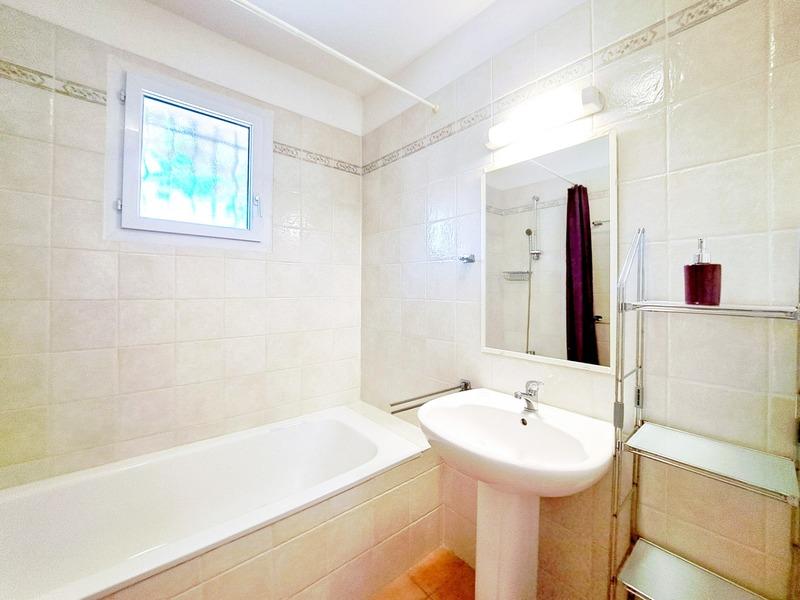 Maison - 99 m² - 5 pièces