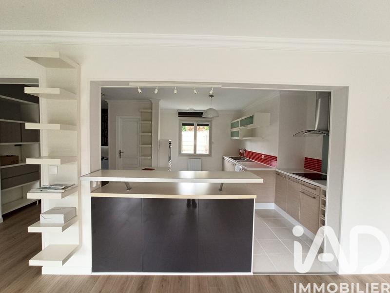 Maison - 200 m² - 8 pièces