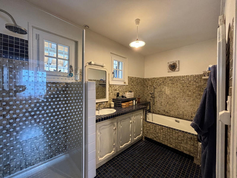 Maison - 167 m² - 8 pièces