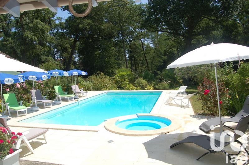 Maison - 263 m² - 9 pièces