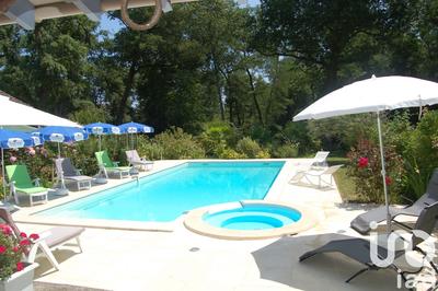 Maison - 263 m² - 9 pièces