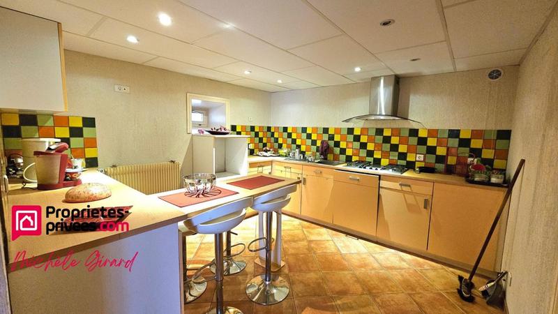 Propriété - 145 m² - 6 pièces