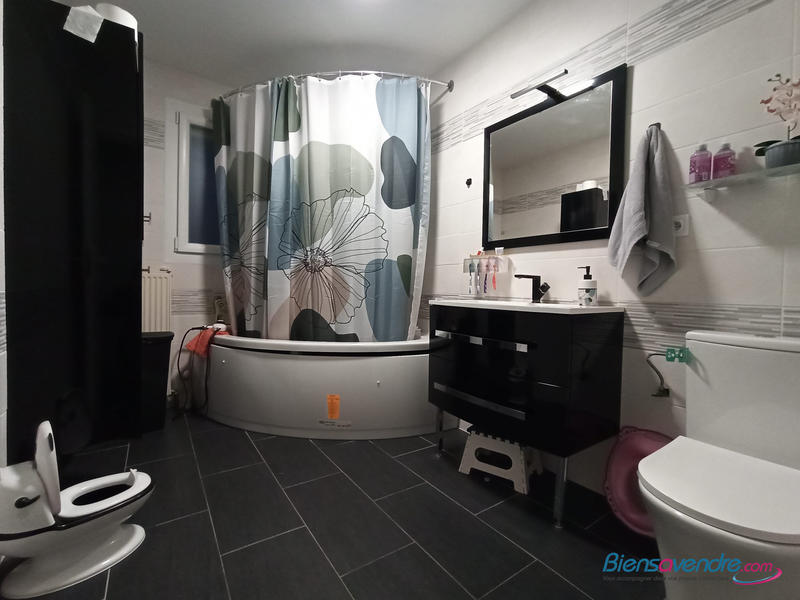 Maison traditionnelle - 160 m² - 6 pièces