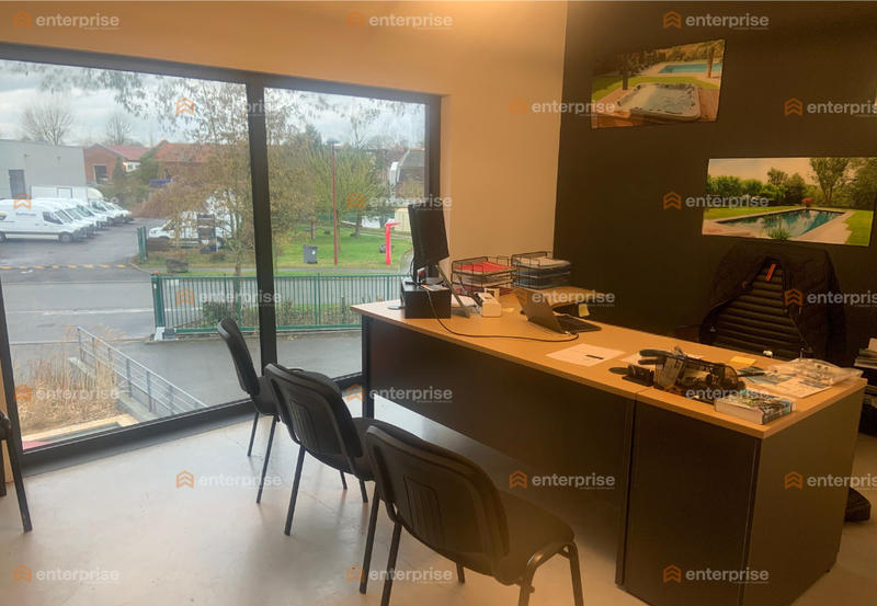 Local d'activité / Entrepôt - 897 m²