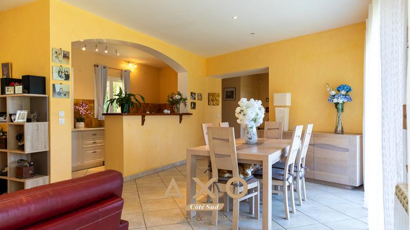 Maison - 230 m² - 8 pièces