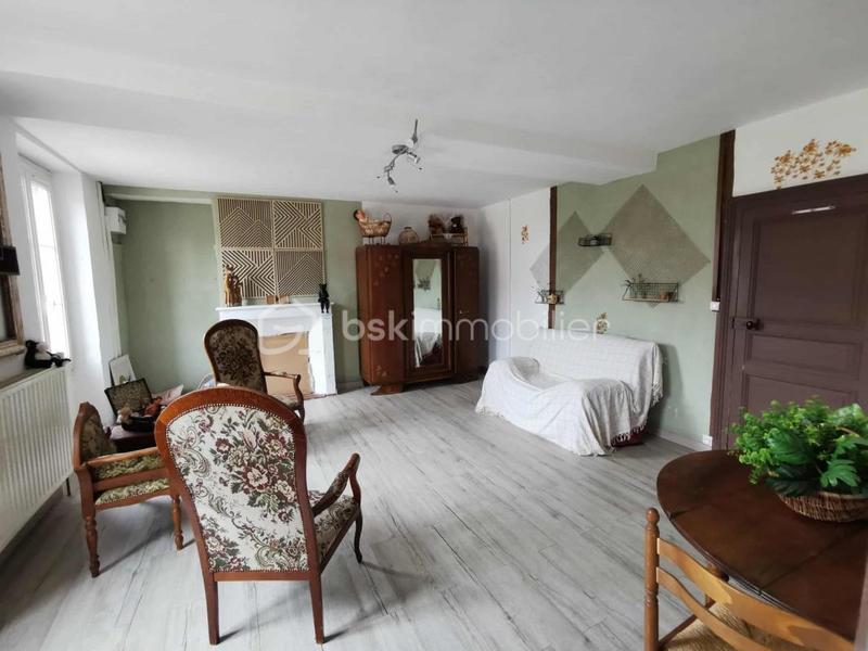 Maison - 212 m² - 7 pièces