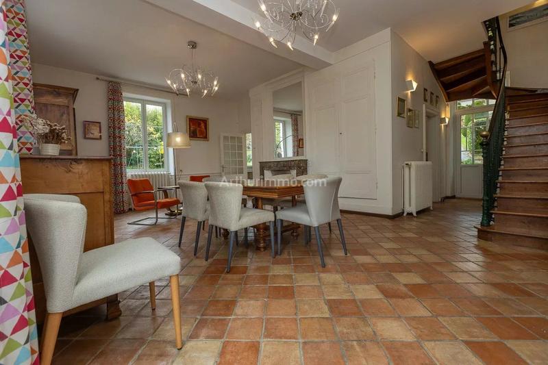 Maison - 241 m² - 10 pièces