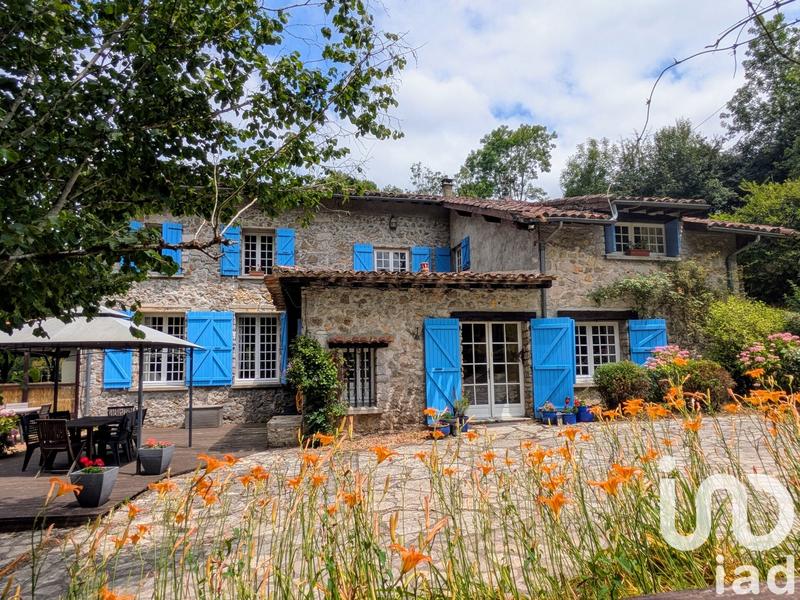 Maison - 303 m² - 19 pièces