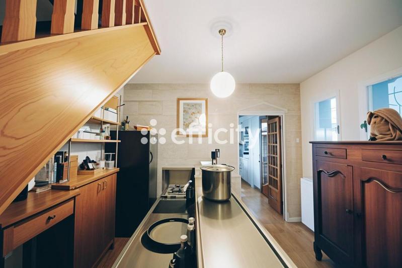 Maison - 210 m² - 7 pièces