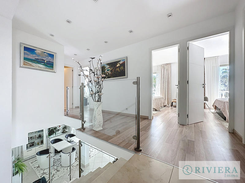 Villa - 221 m² - 6 pièces