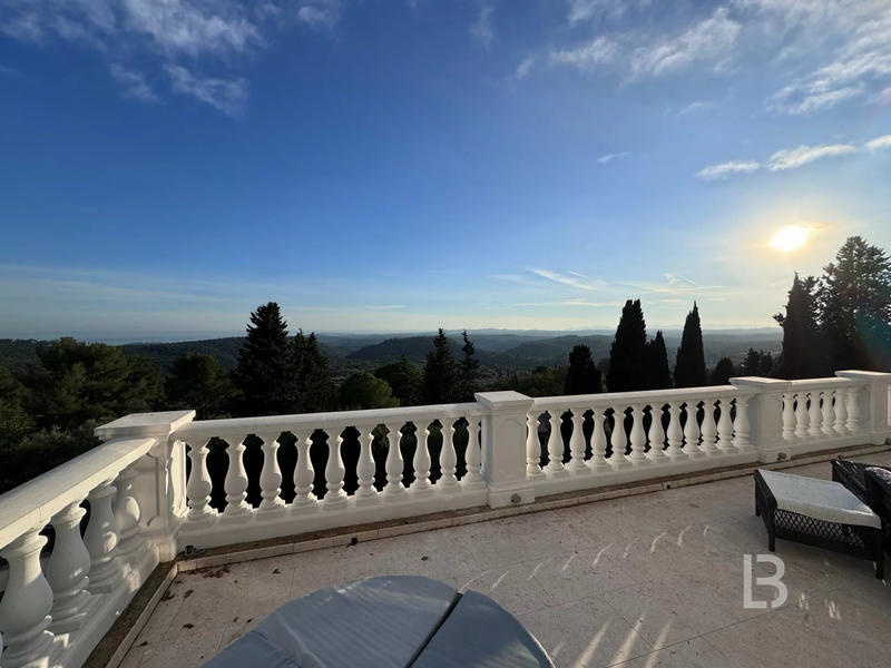 Villa - 385 m² - 11 pièces