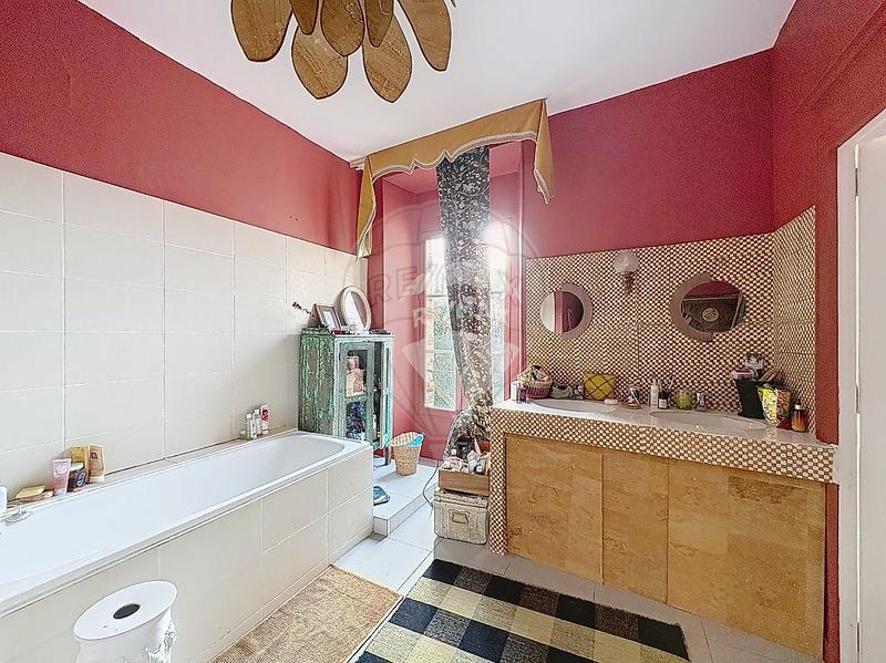 Maison de maîtres - 250 m² - 9 pièces