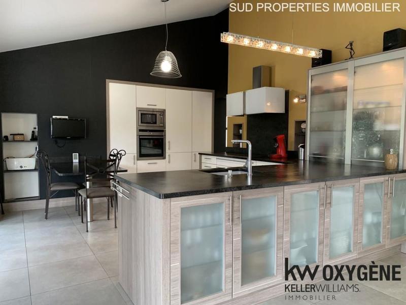 Maison - 210 m² - 6 pièces