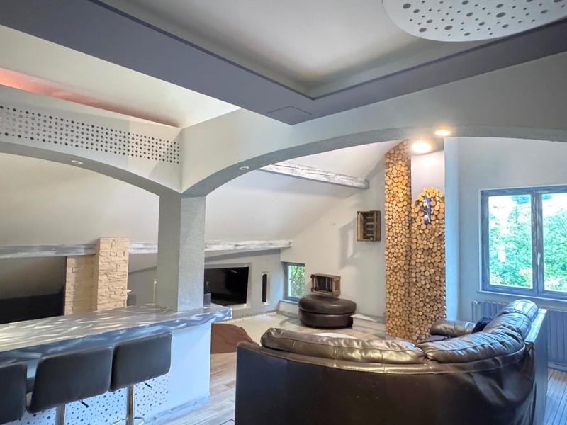 Maison - 210 m² - 7 pièces