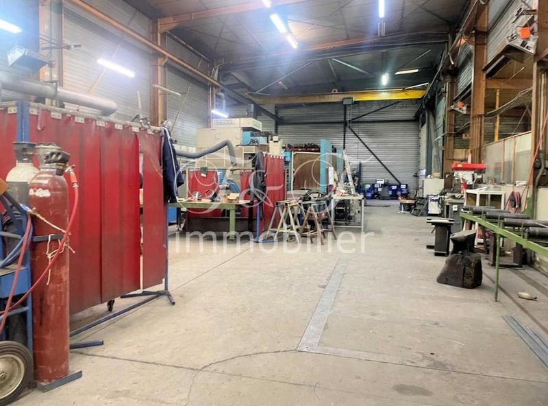 Entrepôt - 2 100 m²