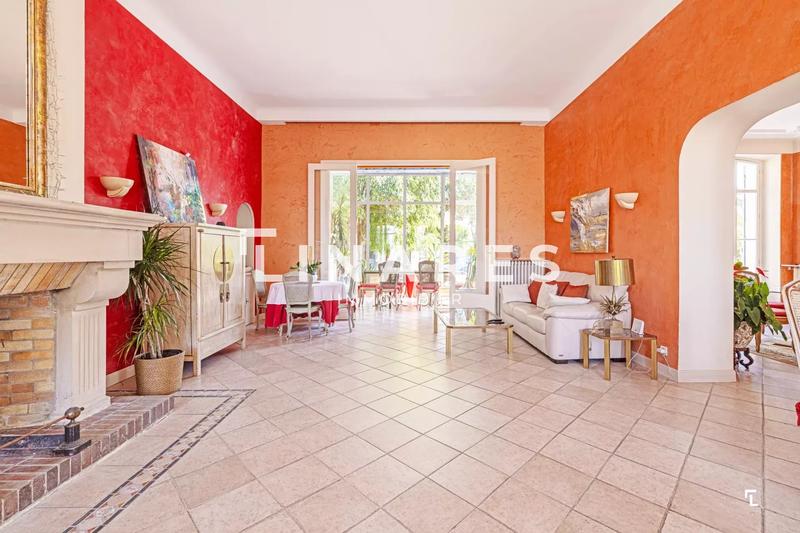 Maison chambre d'hôtes - 360 m² - 8 pièces