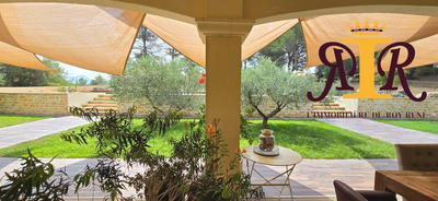 Maison - 334 m² - 10 pièces