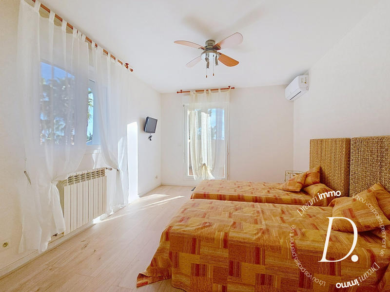 Villa - 270 m² - 8 pièces