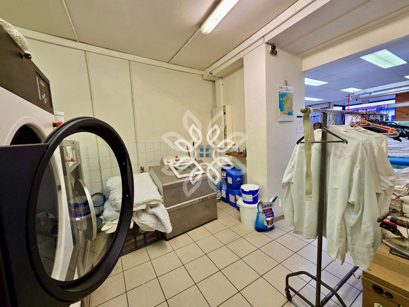 Fonds de commerce - Magasins - 99 m²