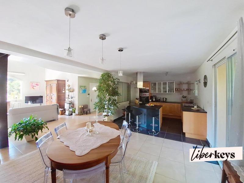 Propriété - 169 m² - 5 pièces