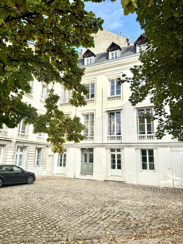 Appartement - 305 m² - 9 pièces