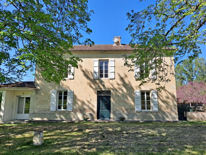 Maison - 292 m² - 14 pièces