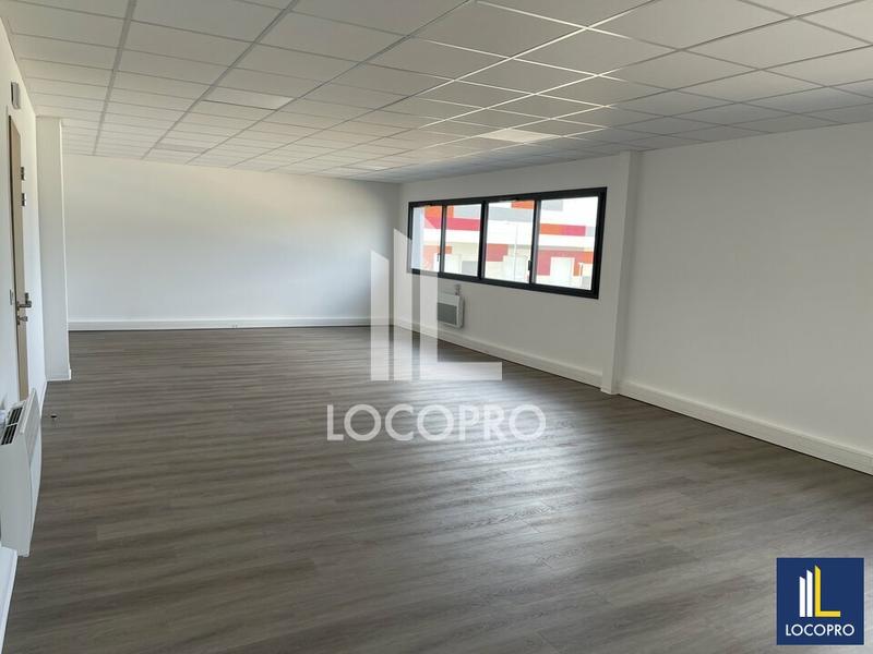 Local d'activité / Entrepôt - 266 m²