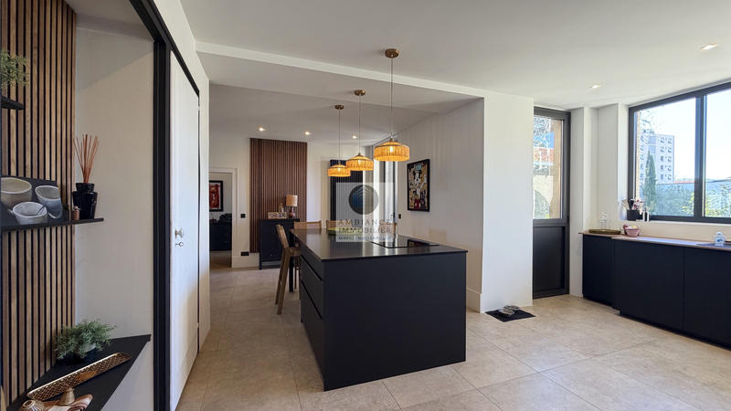 Maison - 343 m² - 11 pièces