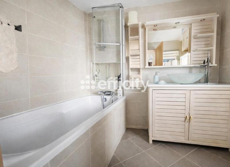 Maison - 110 m² - 6 pièces