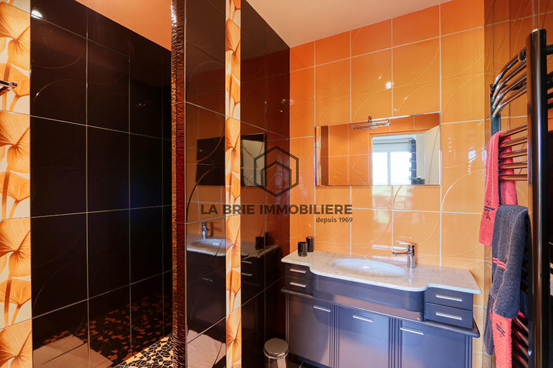 Maison - 313 m² - 7 pièces